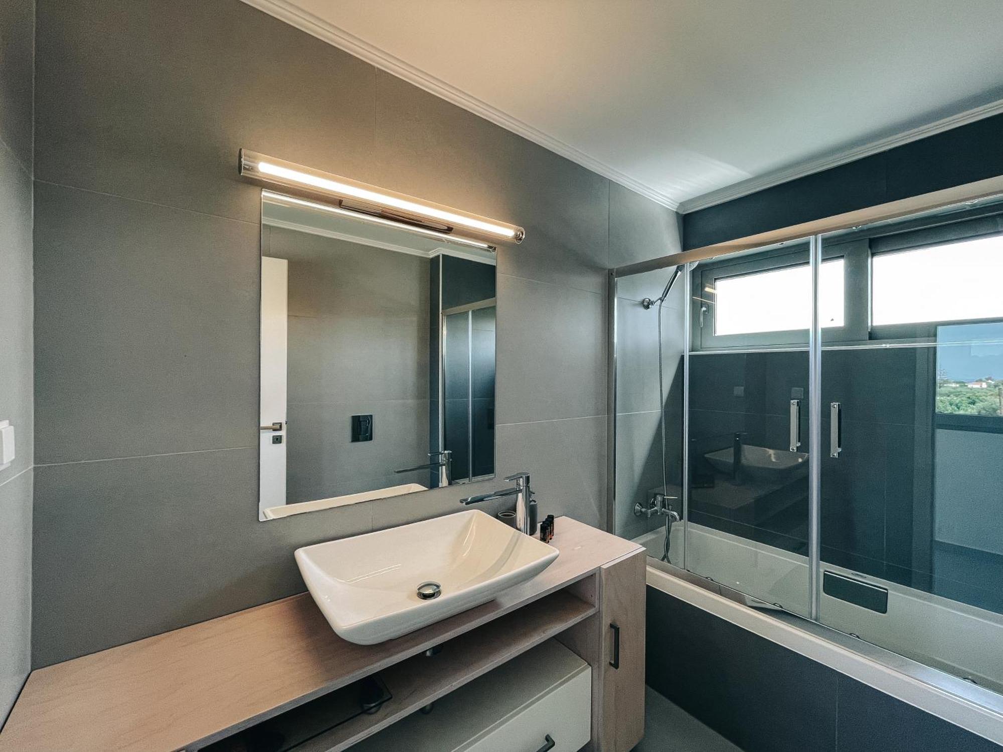 Helios A Modern Large Villa With Private Pool Set In A Quiet Location สตาวรอช ภายนอก รูปภาพ