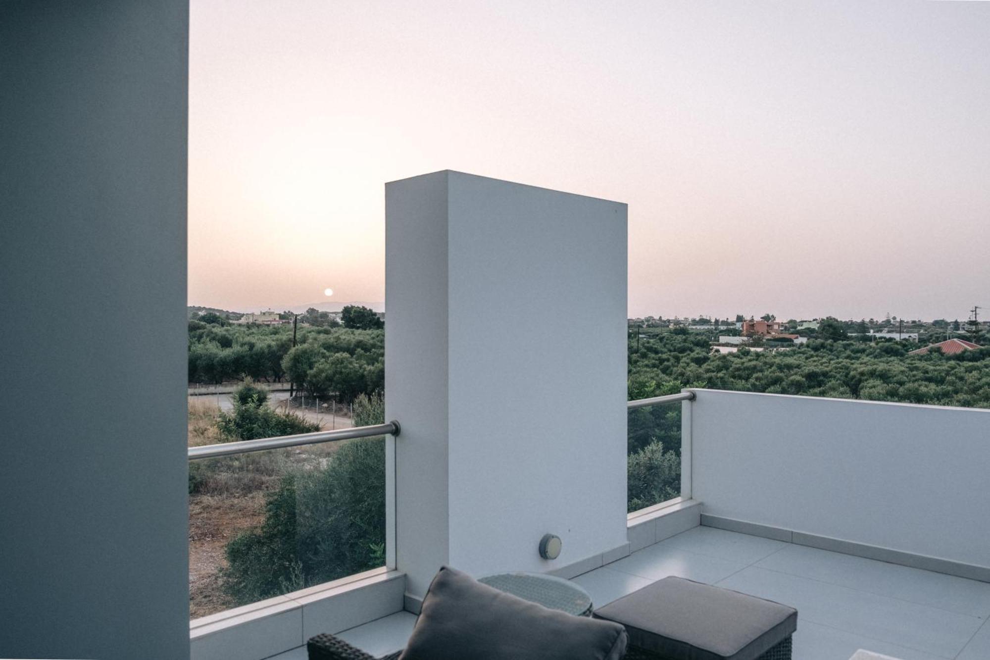Helios A Modern Large Villa With Private Pool Set In A Quiet Location สตาวรอช ภายนอก รูปภาพ